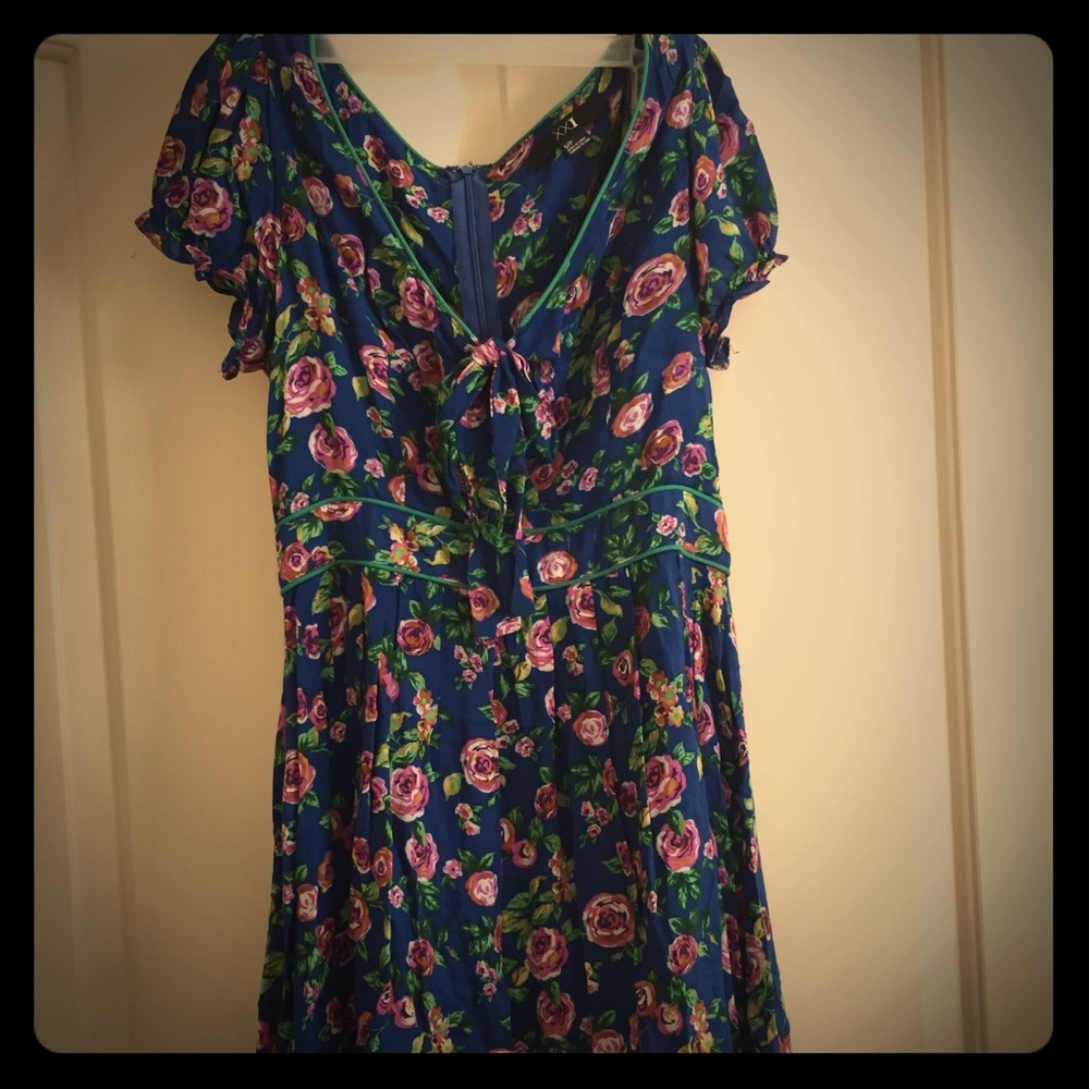 Cute vintage-style floral mini dress